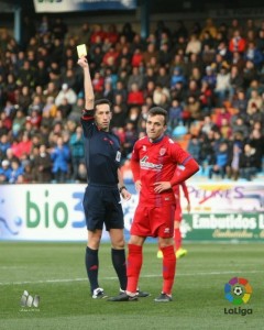 La Ponferradina vuelve a la vida tras tres meses vagando por el desierto 3 El numantino Luis Valcarce recibe una amarilla