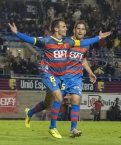 La Lupa: UE Llagostera 3 Pitu, celebrando un gol || Foto: Ara