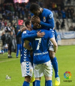 El sueño carbayón empieza y termina en el Tartiere 2 El Oviedo celebra un tanto en su estadio || Foto: LFP