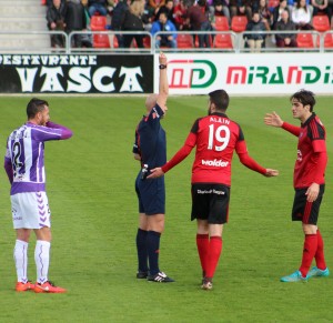 El Real Valladolid se hunde en la trampa del Mirandés 2 Un momento del partido || Foto: Víctor Álvarez