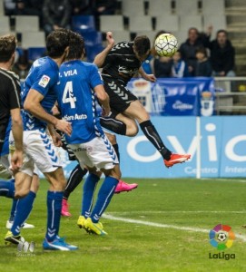 El Detalle: Gol tempranero vale por tres 2 Juan Villar cabecea el balón en su segundo tanto
