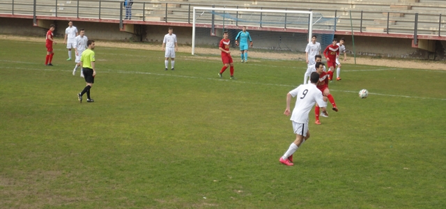 La garra mantiene viva a la UD Sur 1 DSC09160