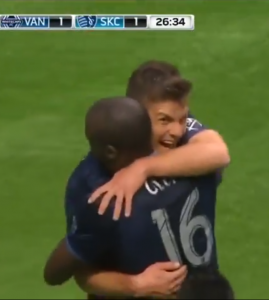 Diego Rubio seguirá en Estados Unidos 2 Diego Rubio celebra el gol con Olum