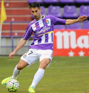Fuertes atrás y balón hacia adelante 2 Moyano || Foto: Real Valladolid