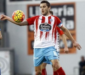 La Lupa: CD Lugo 3 Seoane intenta controlar un balón || Foto: El Progreso