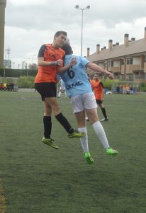 El Arces sigue vivo a costa del Parquesol 2 Vara salta con Carlos Foto: Sergio Sanz