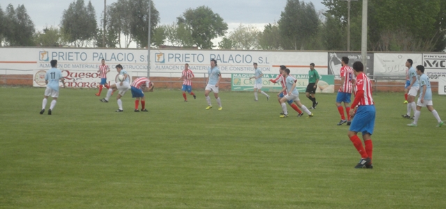 El Atlético Tordesillas sucumbe ante la pegada de la UD Santa Marta