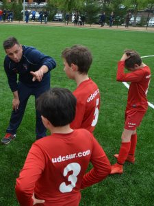 Declaraciones de los técnicos tras el Real Valladolid – UD Sur 2 Máximo Pardo da instrucciones Foto: Juan Postigo