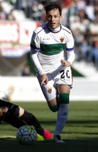 La Lupa: Elche CF 3 Javier Espinosa corre tras el balón || Foto: LFP