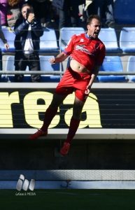 Ilusiones renovadas locales y una adversidad "rojilla" en Tarragona 2 Unai medina celebra un gol