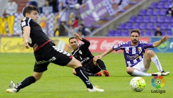 Entre Líneas: Con lo mínimo