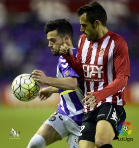 Zorrilla abraza a José otra vez 2 José protege un balón