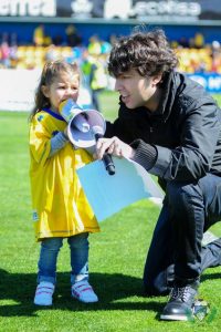 Paula, altavoz en mano