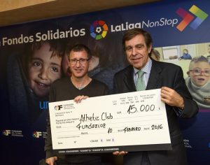 Premio recibido por la Fundación Athletic por el desarrollo del Proyecto Bakuva || Foto: Athletic Club