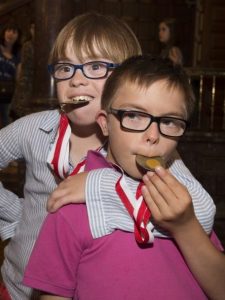 Entrega de medallas del Proyecto Ahalegina