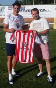 El Atlético Tordesillas arranca con más novedades 2 Gustavo Terleira posa con el presidente, Óscar Serrano Foto: Atlético Tordesillas