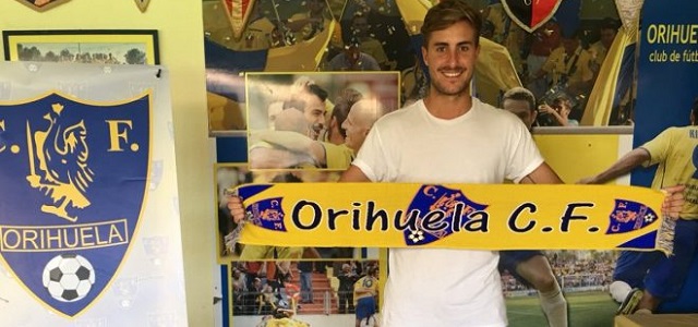 Nacho Porcar firma por el Orihuela