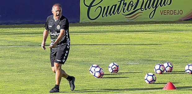 Paco Herrera: “Sería ilógico que hiciera jugar a Guzmán y a Samuel”