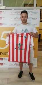Primeros fichajes del Atlético Tordesillas 2 Ruiz posa con la camiseta Foto: Atlético Tordesillas
