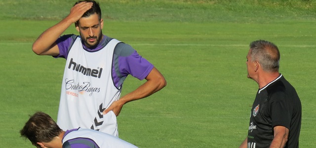 Herrera: "Este equipo está para competir" 1 Álex Pérez recibe indicaciones de Paco Herrera || Foto: Raquel Gómez