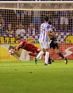 Becerra salva la última ocasión Foto: Real Valladolid