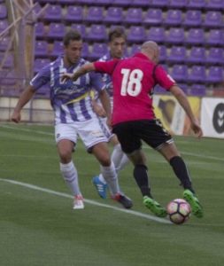 El Trofeo se queda en Zorrilla 2 Toquero, ante Ángel || Foto: Alavés