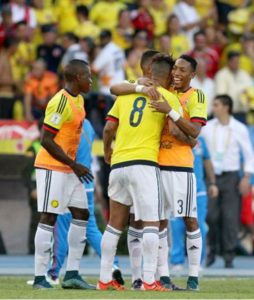 Mojica, a la derecha, con Colombia Foto: Twitter