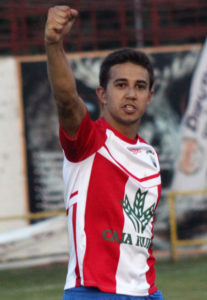 El Atlético Tordesillas consigue su segundo Trofeo Diputación 2 Héctor celebra el penalti anotado || Foto: Rosa M. Martín