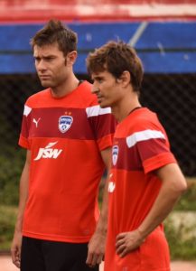 Rubio, a la derecha, con Juanan Foto: Bengaluru FC