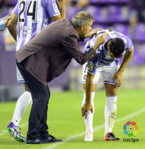 Entre Líneas: Bienvenido, equipo 2 Herrera da instrucciones a Moyano.