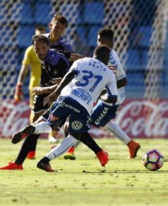 El desplome 2 Leão pujar por un balón con Amath || Foto: LFP