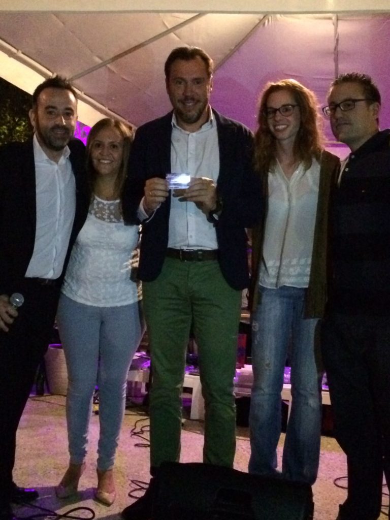 La conjura, con la afición 5 Óscar Puente, rodeado de integrantes de la Federación de Peñas