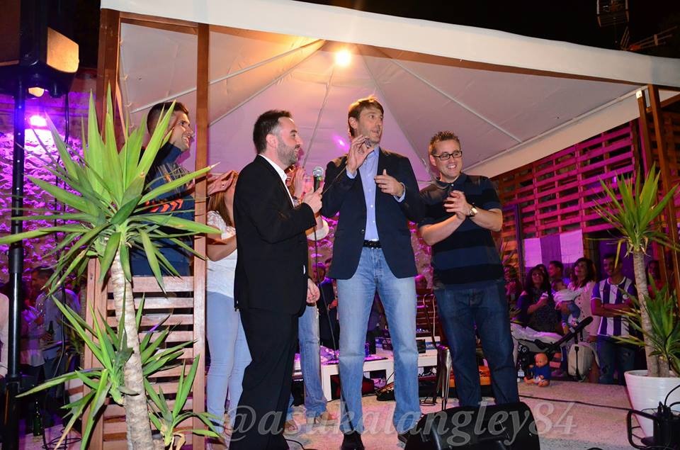 La conjura, con la afición 7 Carlos Suárez, con varios integrantes de la directiva de la Federación