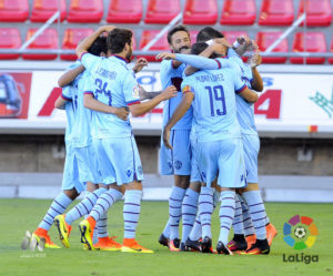 Huéspedes dóciles, anfitriones hostiles 2 El Levante celebra su victoria en Soria