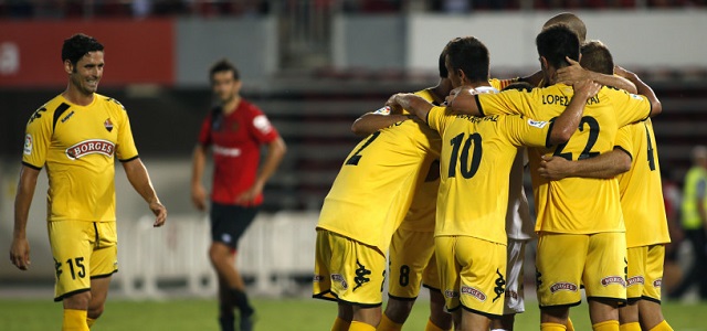 Huéspedes dóciles, anfitriones hostiles