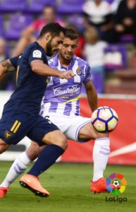 Balbi puja por un balón con Nono