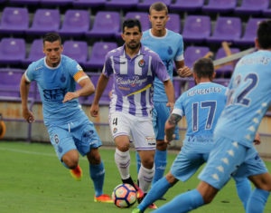 Álex López, 'O Capo' galego 3 Álex López, rodeado de jugadores del Girona Foto: Real Valladolid