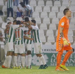 El balón parado, esa "sangría" 2 Becerra lamenta el gol encajado en El Nuevo Arcángel Foto: LFP