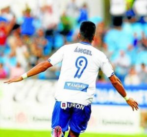 Ángel celebra un gol con la camiseta del Zaragoza || Foto: Sporthuesca