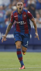 El lastre de la ausencia de un destacado goleador en el Real Valladolid 2 Roger