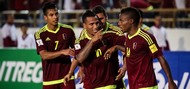 Renzo Zambrano brilla en su primer partido con la Vinotinto