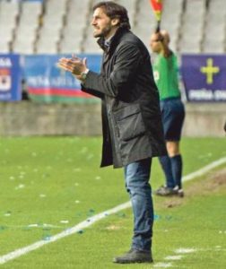 Colgar las botas y coger la pizarra 3 Generelo, en el Tartiere || Foto: La Nueva España