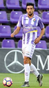 El balón parado, esa "sangría" 3 Álex Pérez conduce el cuero Foto: Real Valladolid