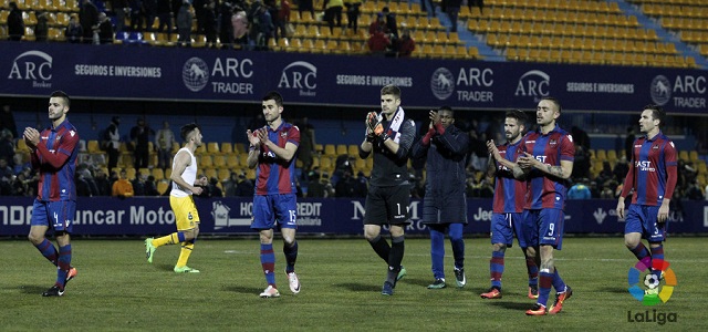 Solo el Real Valladolid gana de entre los once primeros