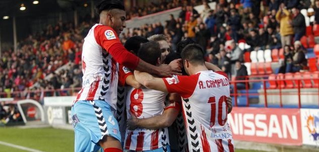 La Lupa: CD Lugo 1 Los jugadores del Lugo celebran un gol esta campaña || Xesús Ponte
