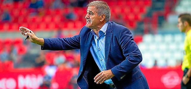 Herrera: "Nos ha hecho mucho daño el segundo gol" 1 Paco Herrera da instrucciones durante el encuentro en Montilivi || Foto: Real Valladolid