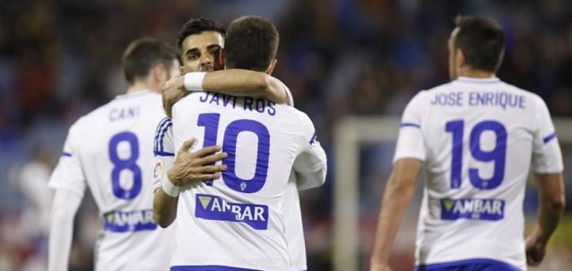 La Lupa: Real Zaragoza 1 Los jugadores del Zaragoza celebran un gol || Gol de Plata