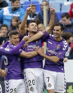 El manto de la Pilarica es de color blanquivioleta 2 El Real Valladolid también ganó el año pasado en La Romareda || Foto: LFP