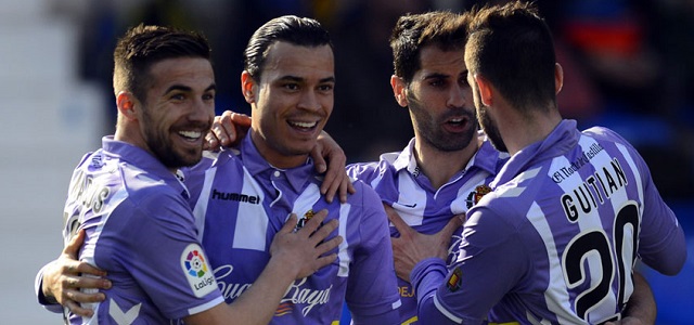 Raúl de Tomás, entre los mejores delanteros de Segunda División