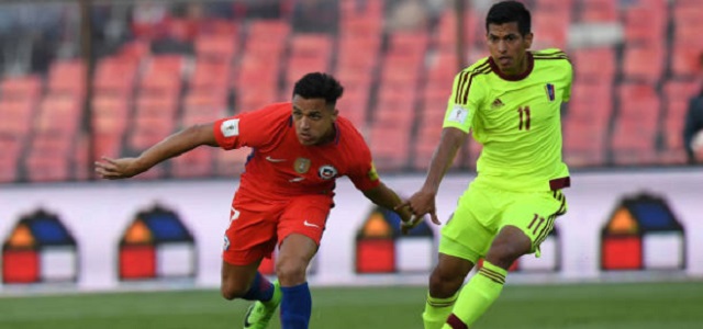 Renzo, junto a Alexis Sánchez || Foto: AFP